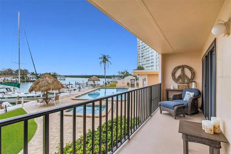 51 Island Way #108, FL