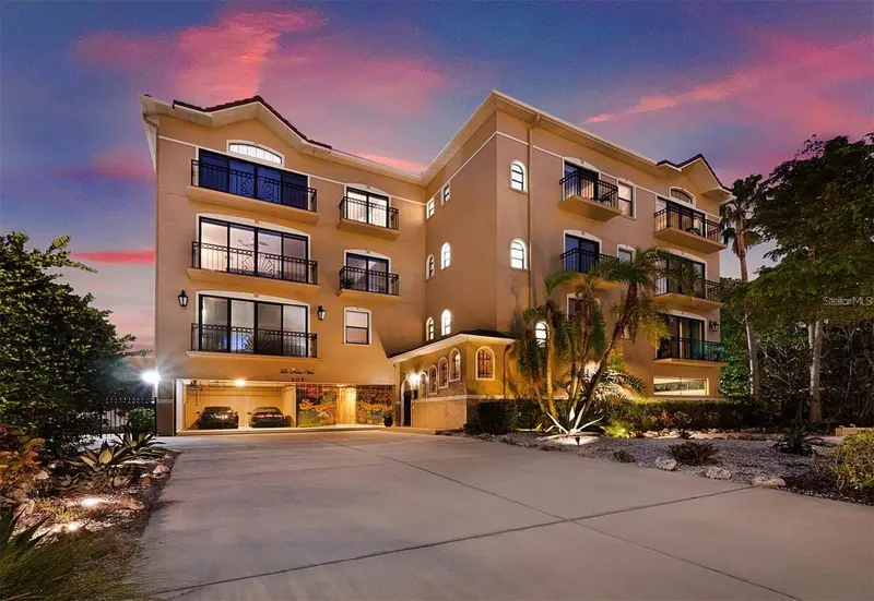205 Golden Gate Pt #401, FL