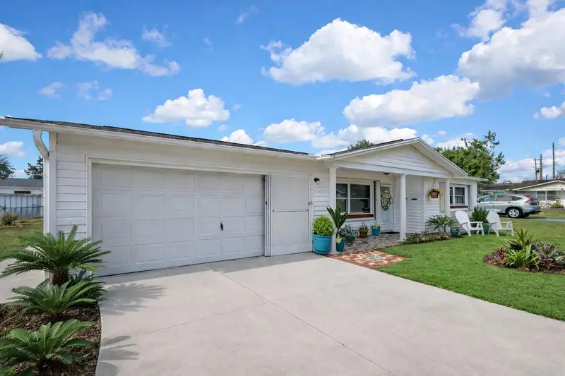 6 James Ct, FL