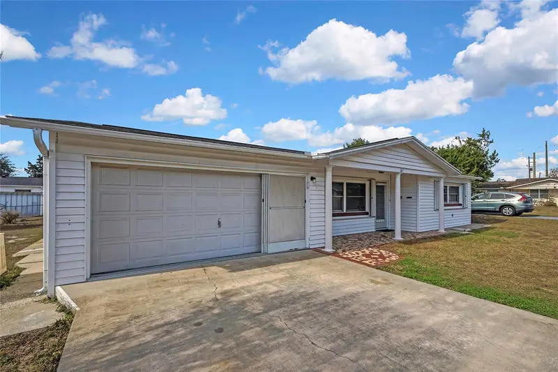 6 James Ct, FL