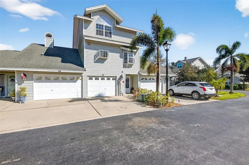 11722 Currie Ln #F2, FL