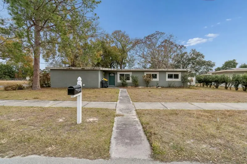 1645 Avenue C, FL
