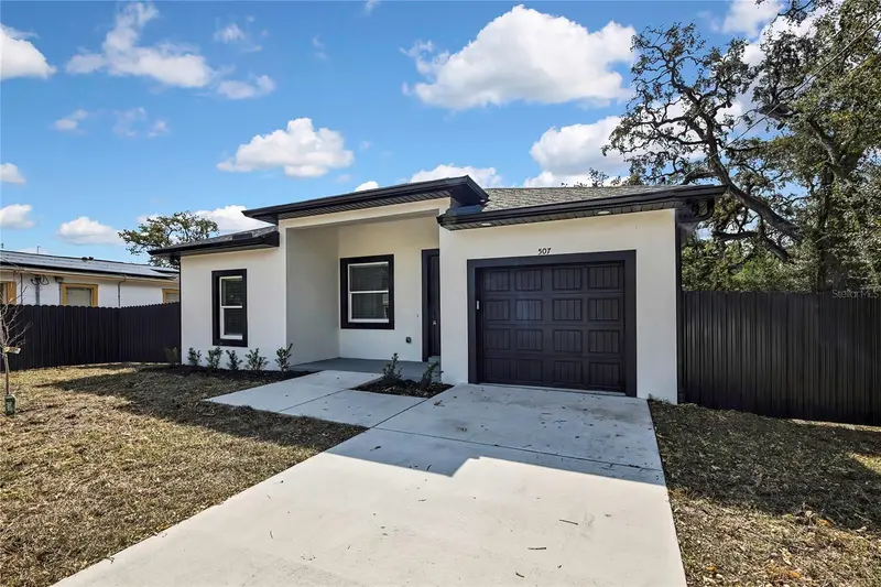 507 E Baker, FL