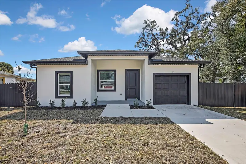 507 E Baker, FL