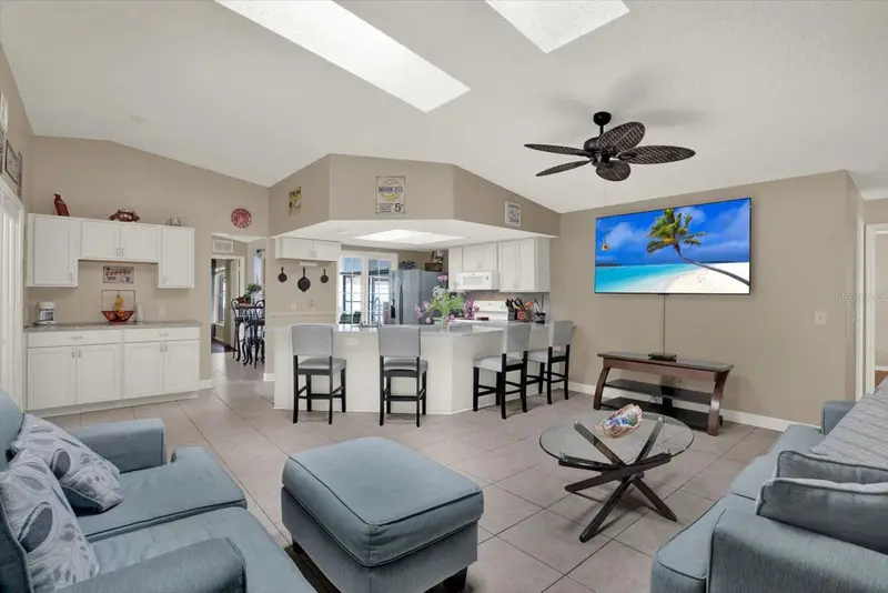 729 Sandy Creek Dr, FL