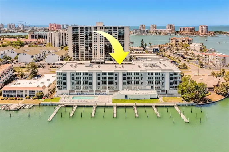 415 Island Way #311, FL