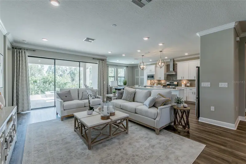 704 Estates Blvd, FL