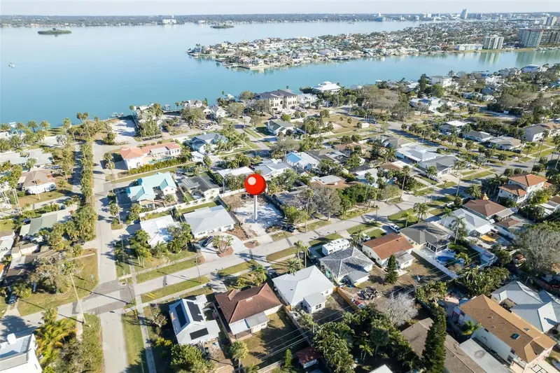 925 Lantana Ave, FL
