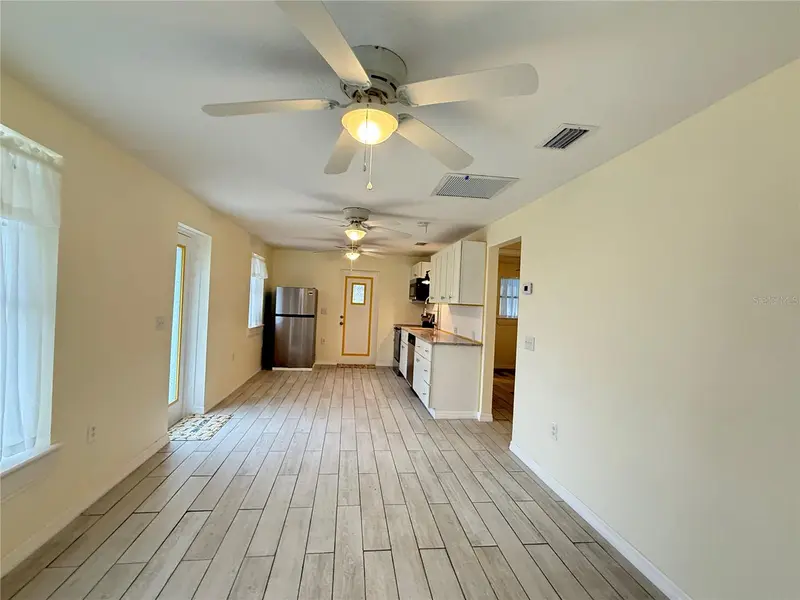 302 Adele St, FL