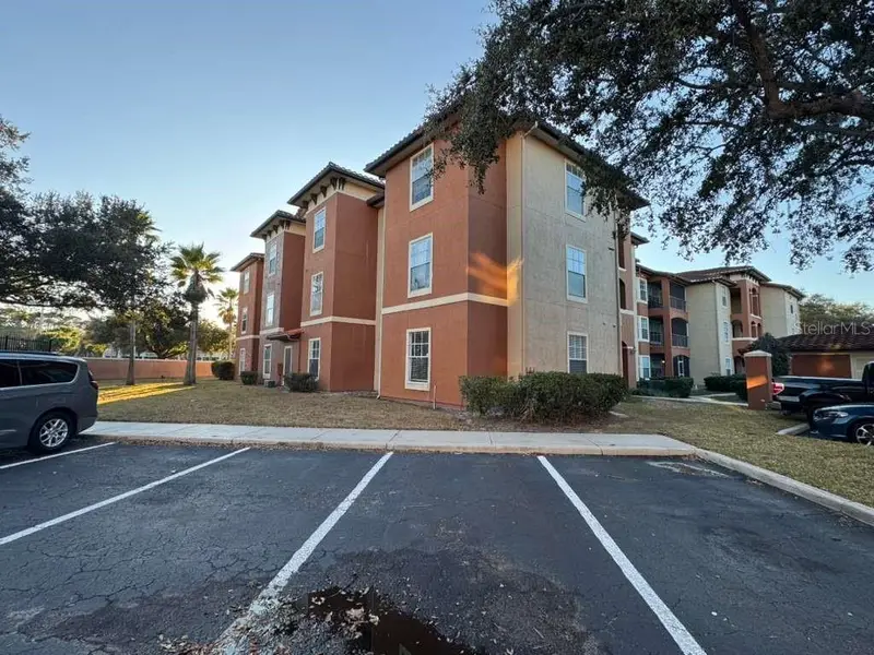 5560 Metrowest Blvd #201, FL