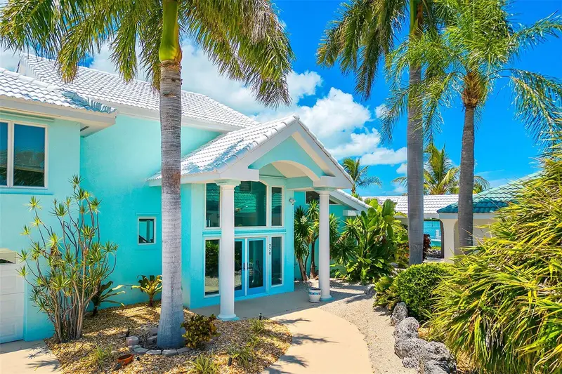 770 9th St, FL