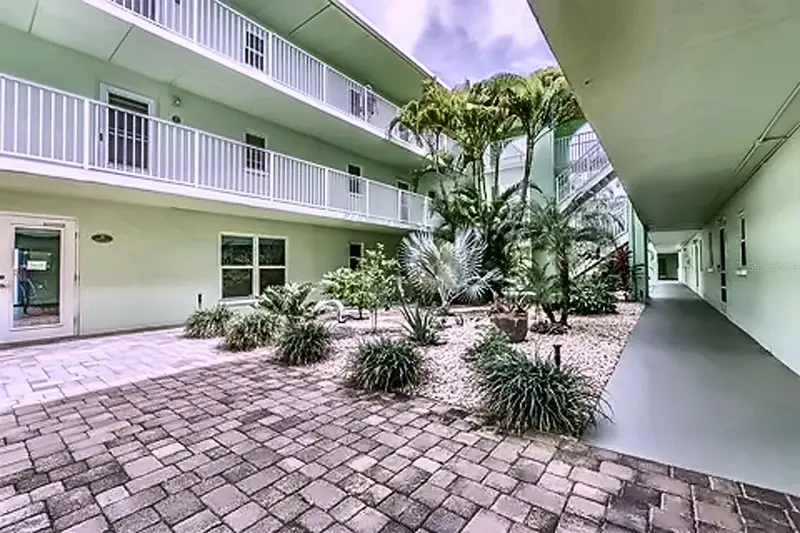 464 N Paula Dr #115, FL