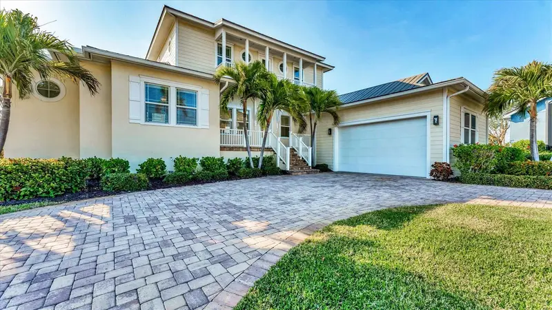 634 Key Royale Dr, FL