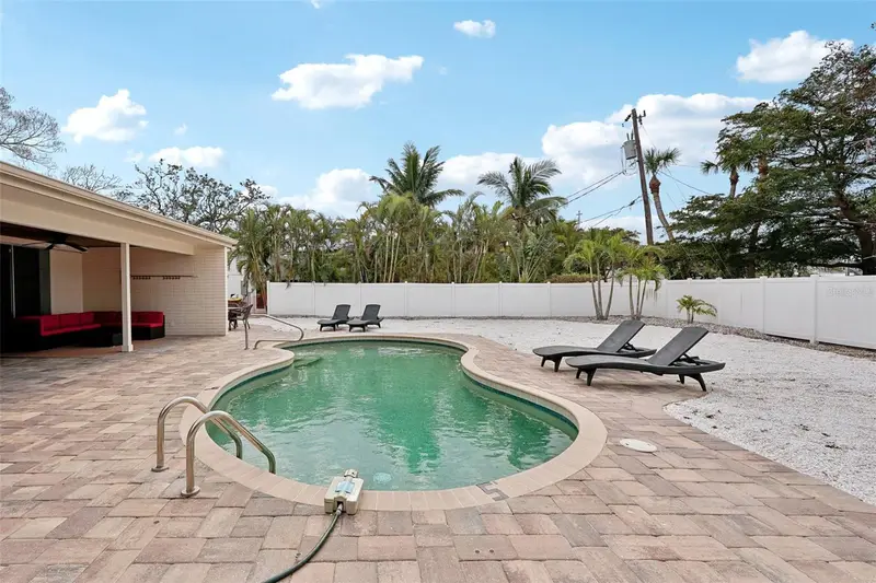 55 N Washington Dr, FL