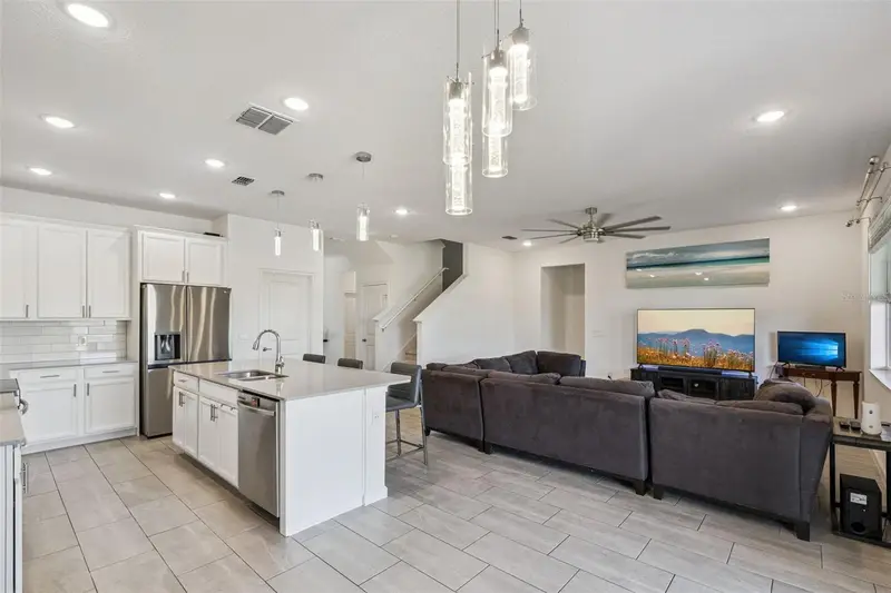 609 Fortuna Dr, FL