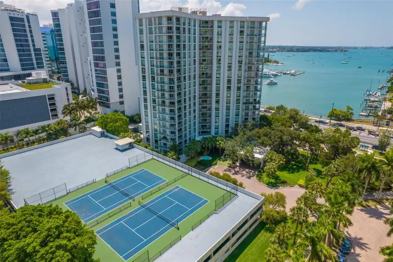 1111 N Gulfstream Ave #4e, FL