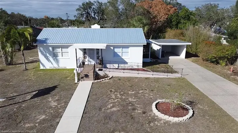 930 W Main St, FL