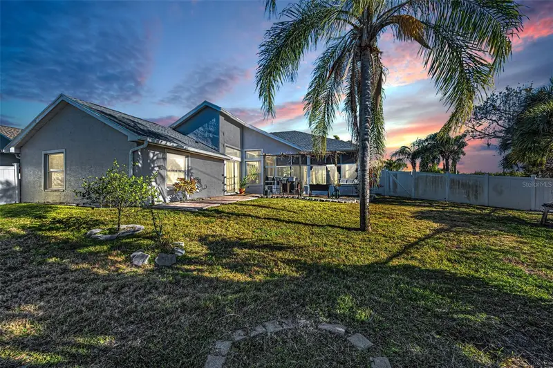 494 Village Dr, FL