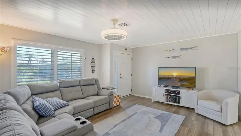 1019 Beach Manor Ctr #35, FL
