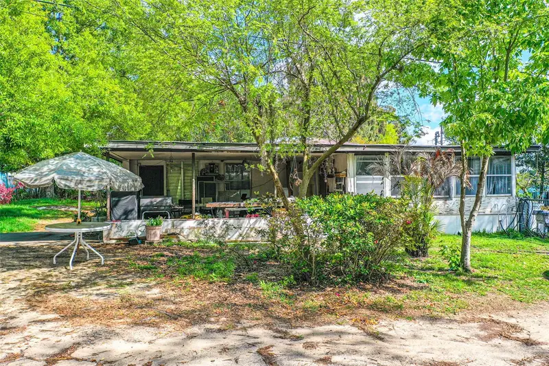 100 N Self Ave, FL