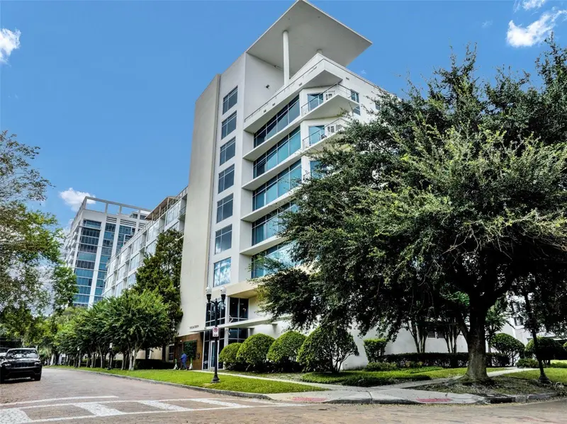 525 E Jackson St #301, FL