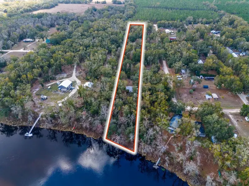 103 Ne Suwannee River Dr, FL