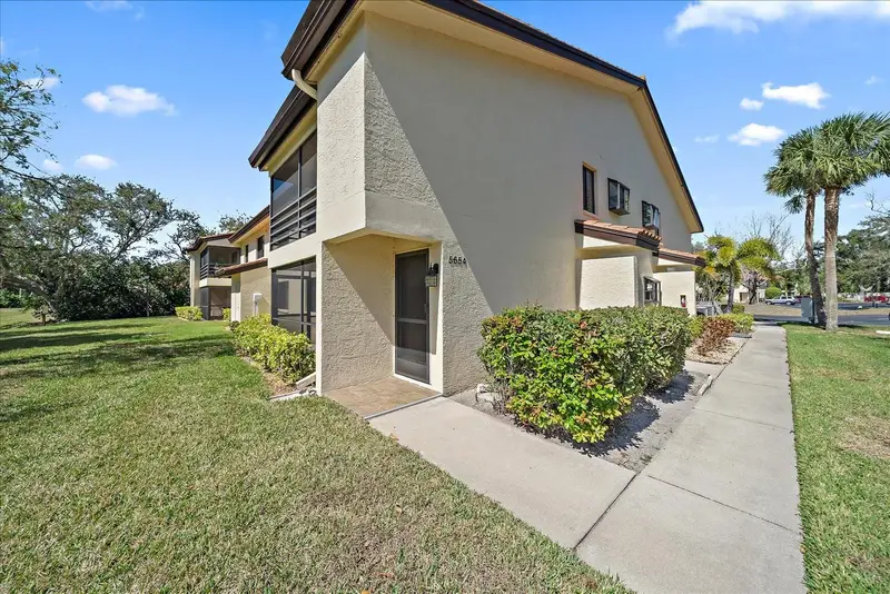 5654 Gardens Dr, FL