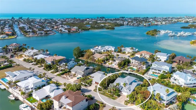 605 N Point Dr, FL