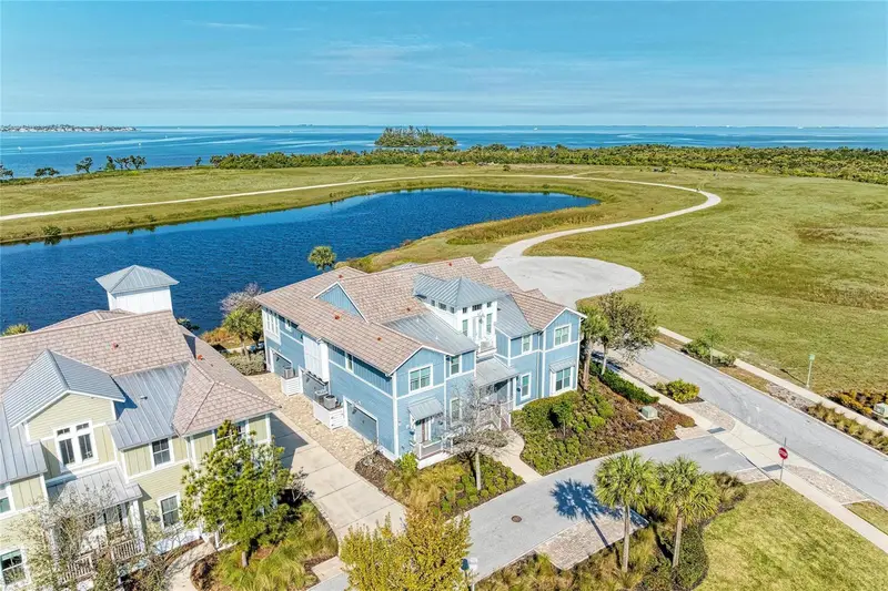 226 Sapphire Lake Dr #201, FL