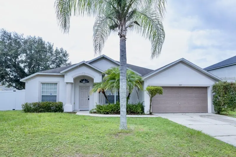 818 Carrousel Ln, FL