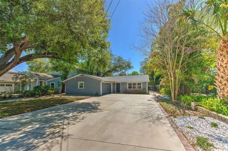 3208 W Hawthorne Rd, FL
