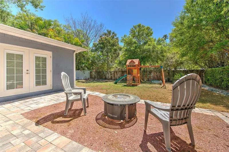 3208 W Hawthorne Rd, FL