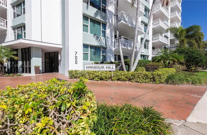 700 Beach Dr Ne #406, FL