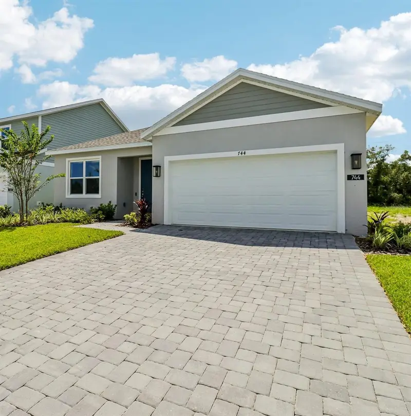 744 Farfields St, FL