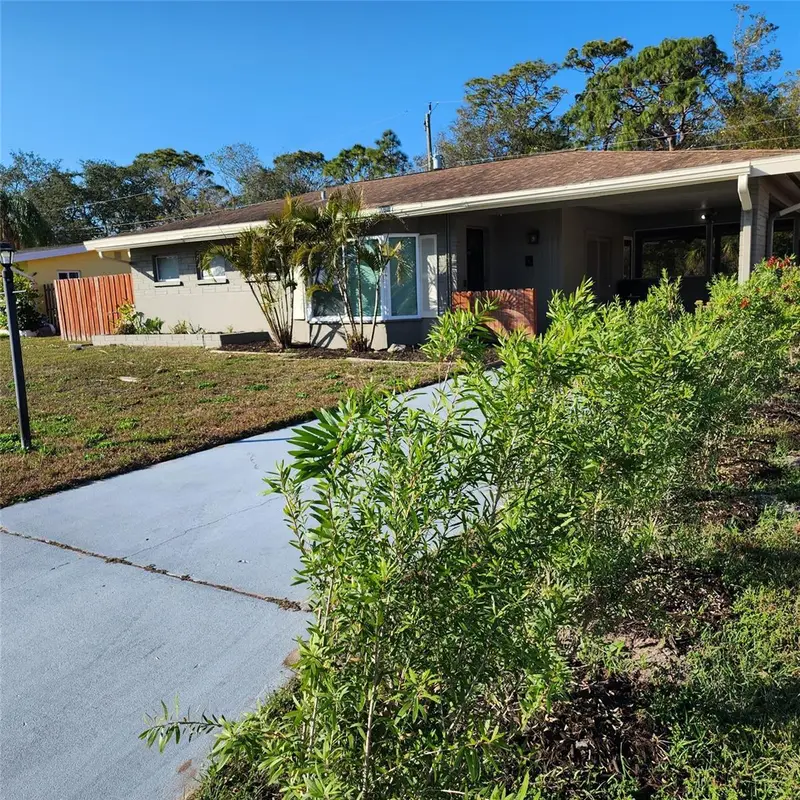 3925 Omega Ln, FL