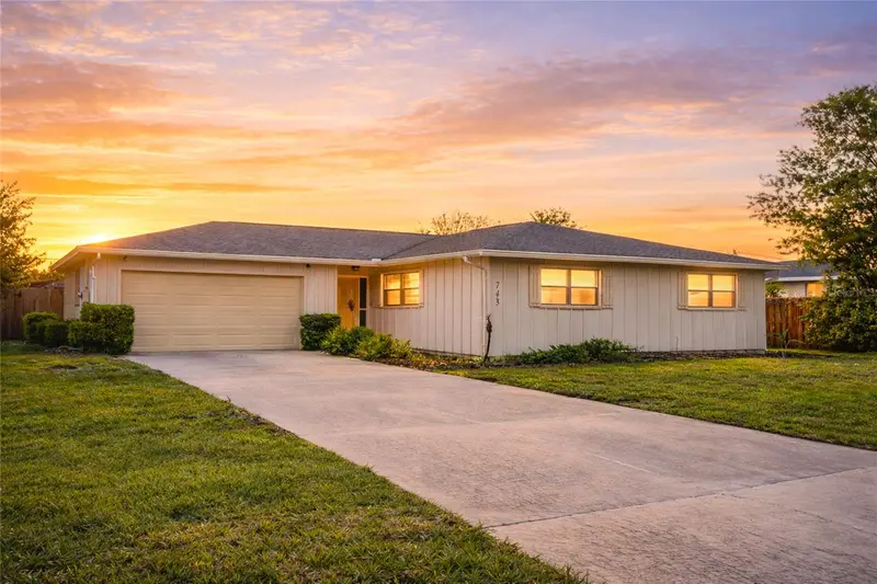 743 Knollview Blvd, FL