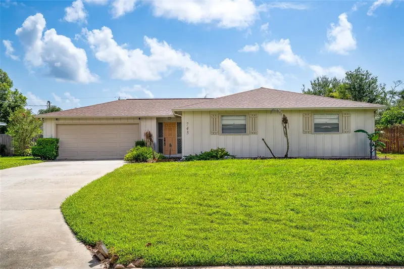 743 Knollview Blvd, FL