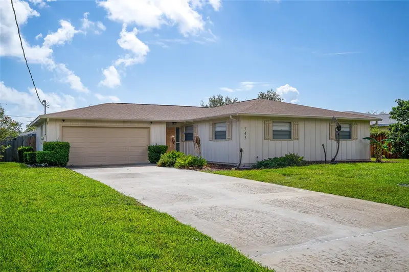743 Knollview Blvd, FL
