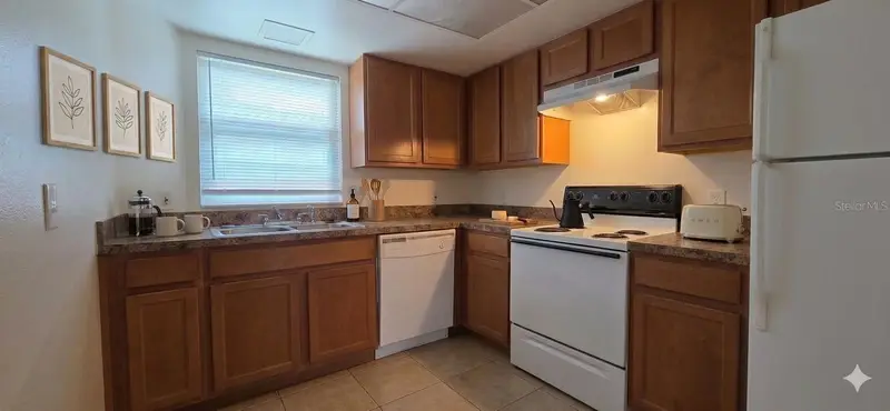 2820 Dupont St S #201, FL