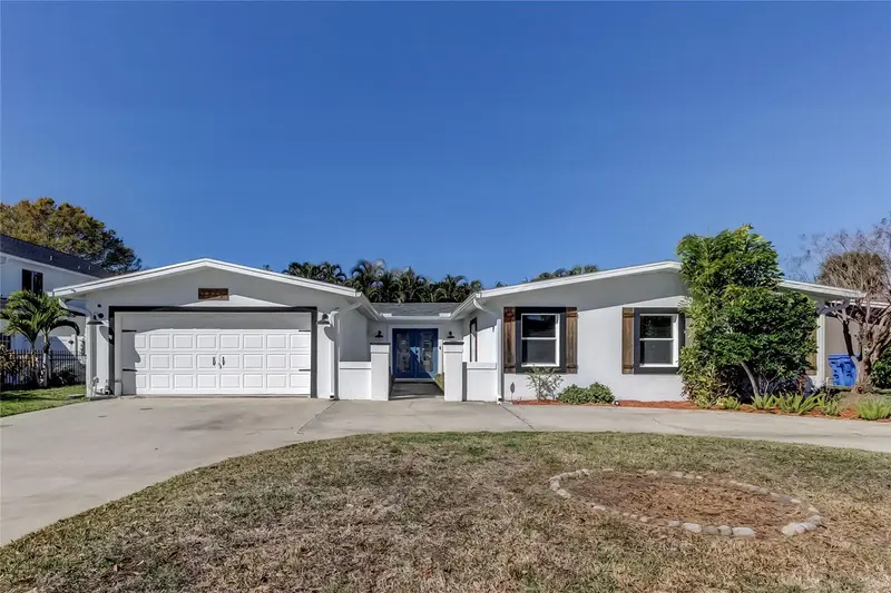3936 E Eden Roc Cir, FL