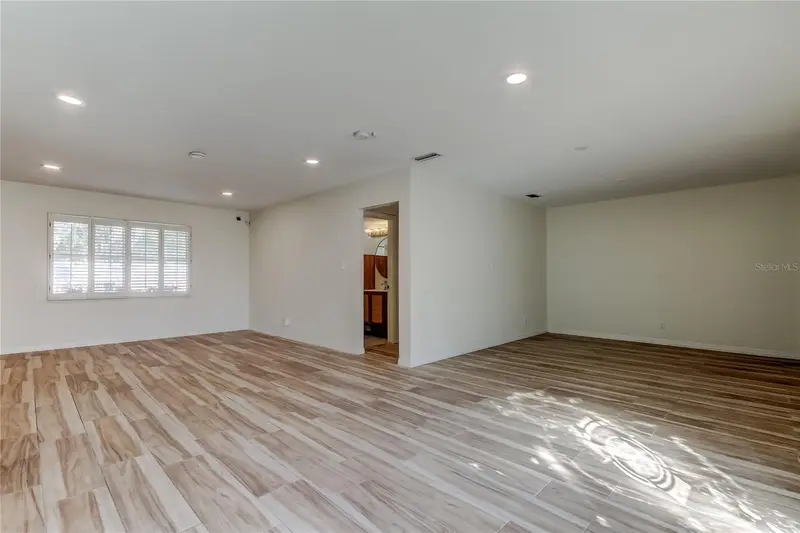 3936 E Eden Roc Cir, FL