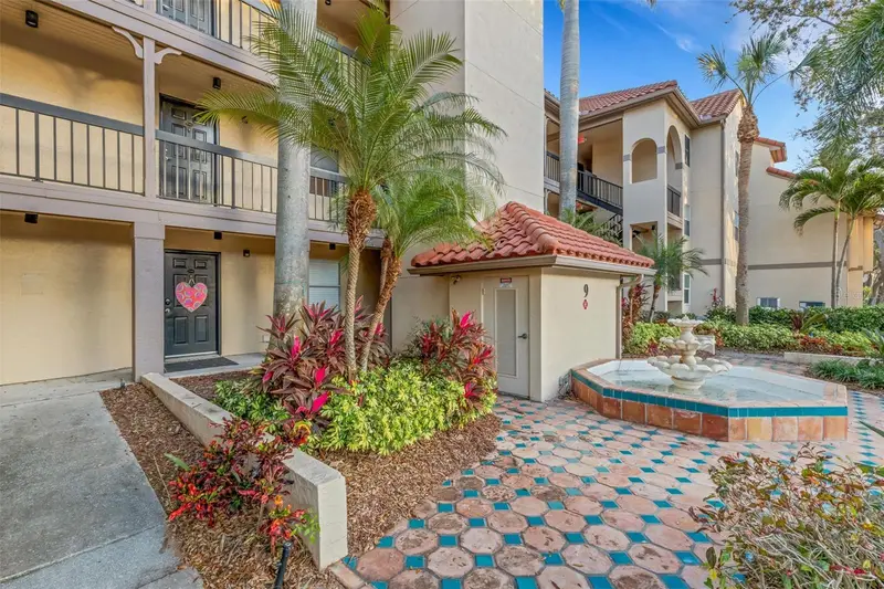 2400 Feather Sound Dr #924, FL