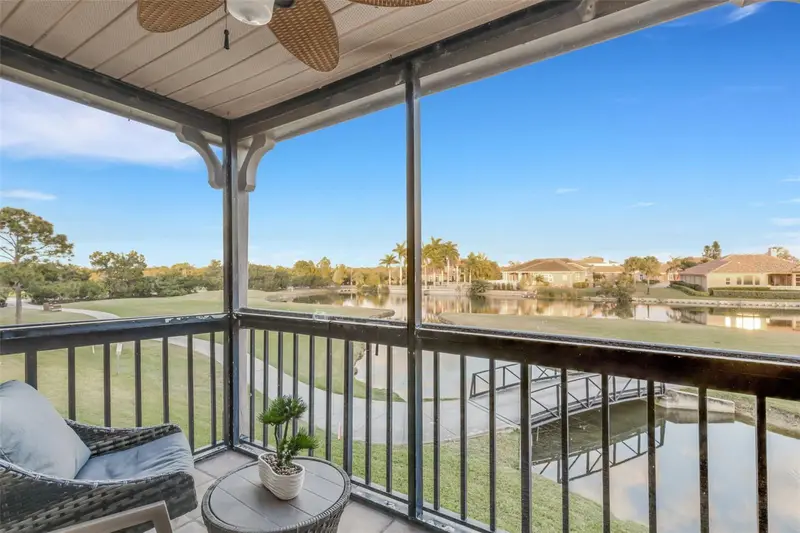 2400 Feather Sound Dr #924, FL