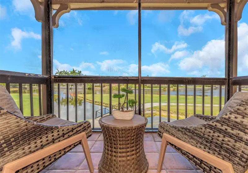 2400 Feather Sound Dr #924, FL