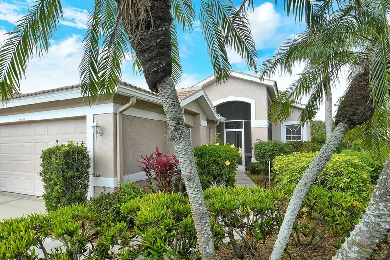9411 Forest Hills Cir, FL