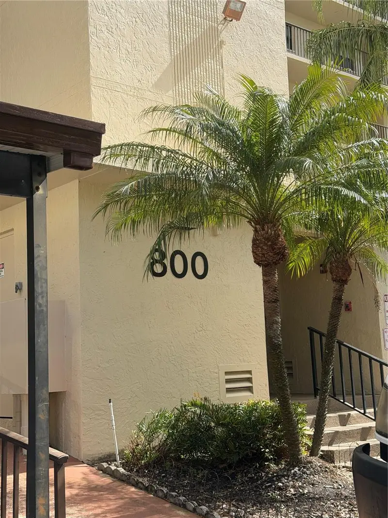 800 Cove Cay Dr #5g, FL