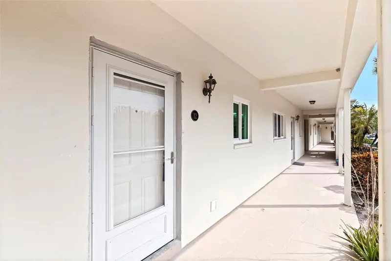4480 Overlook Dr Ne #12, FL