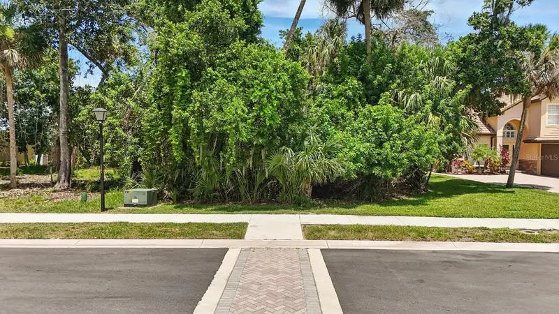 2 N Riverwalk Dr, FL