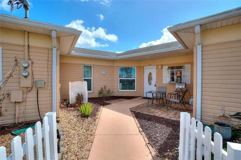 1217 Club Cir, FL