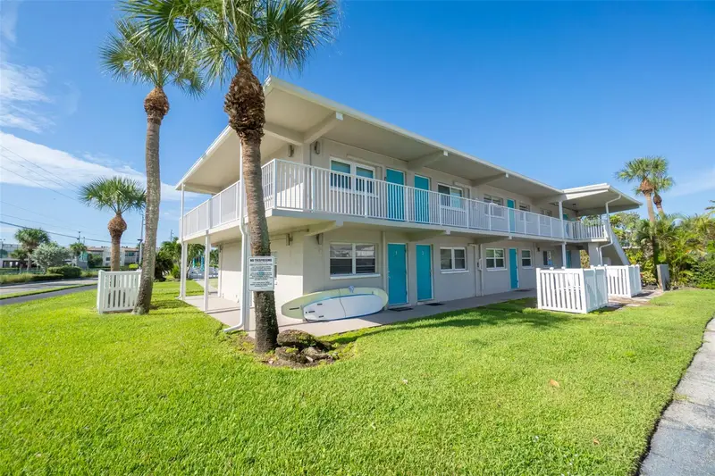 425 Tyler Ave #4b, FL